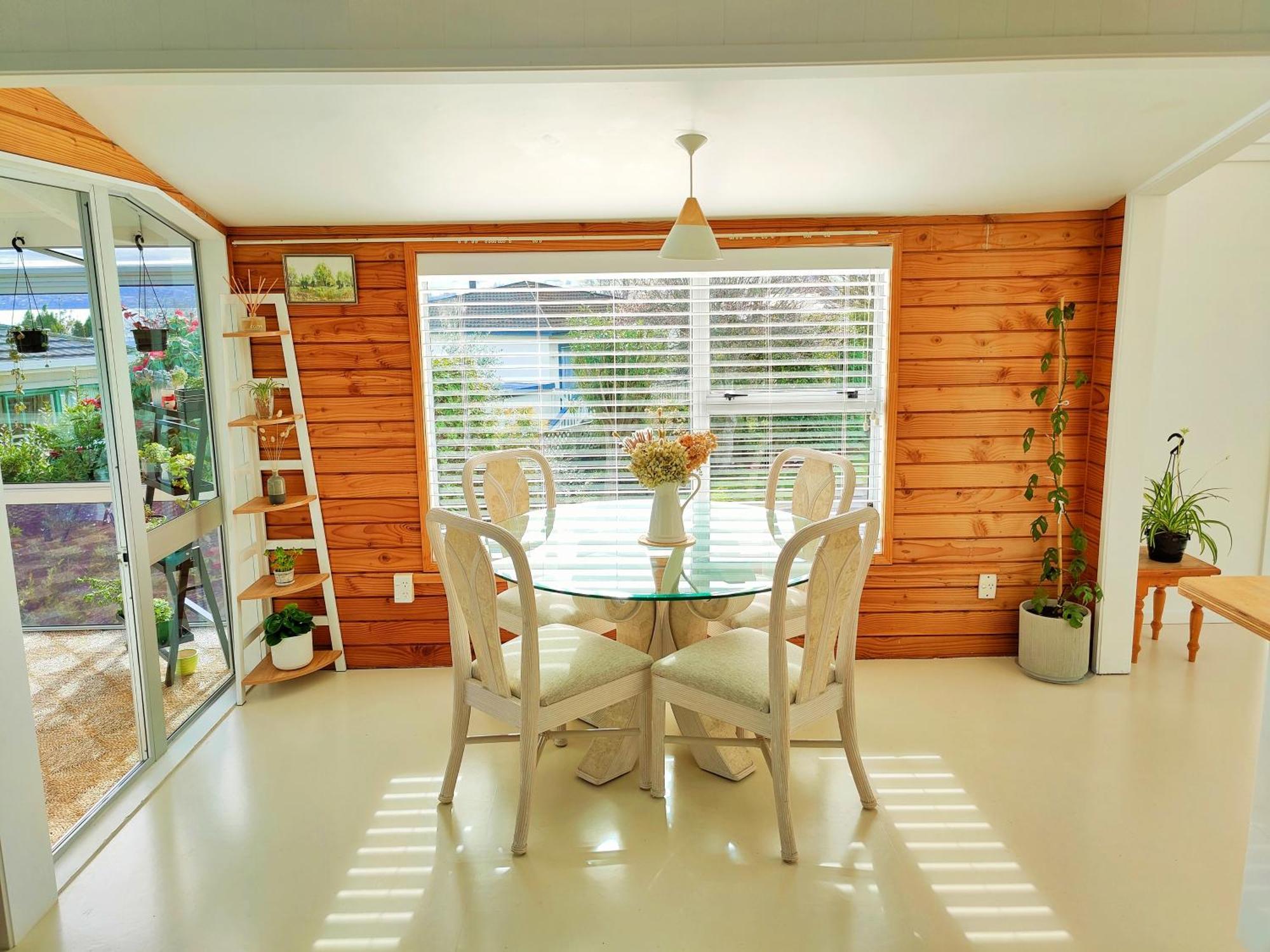 Delight In Birch-Lake View Holiday Home Taupo Exterior photo