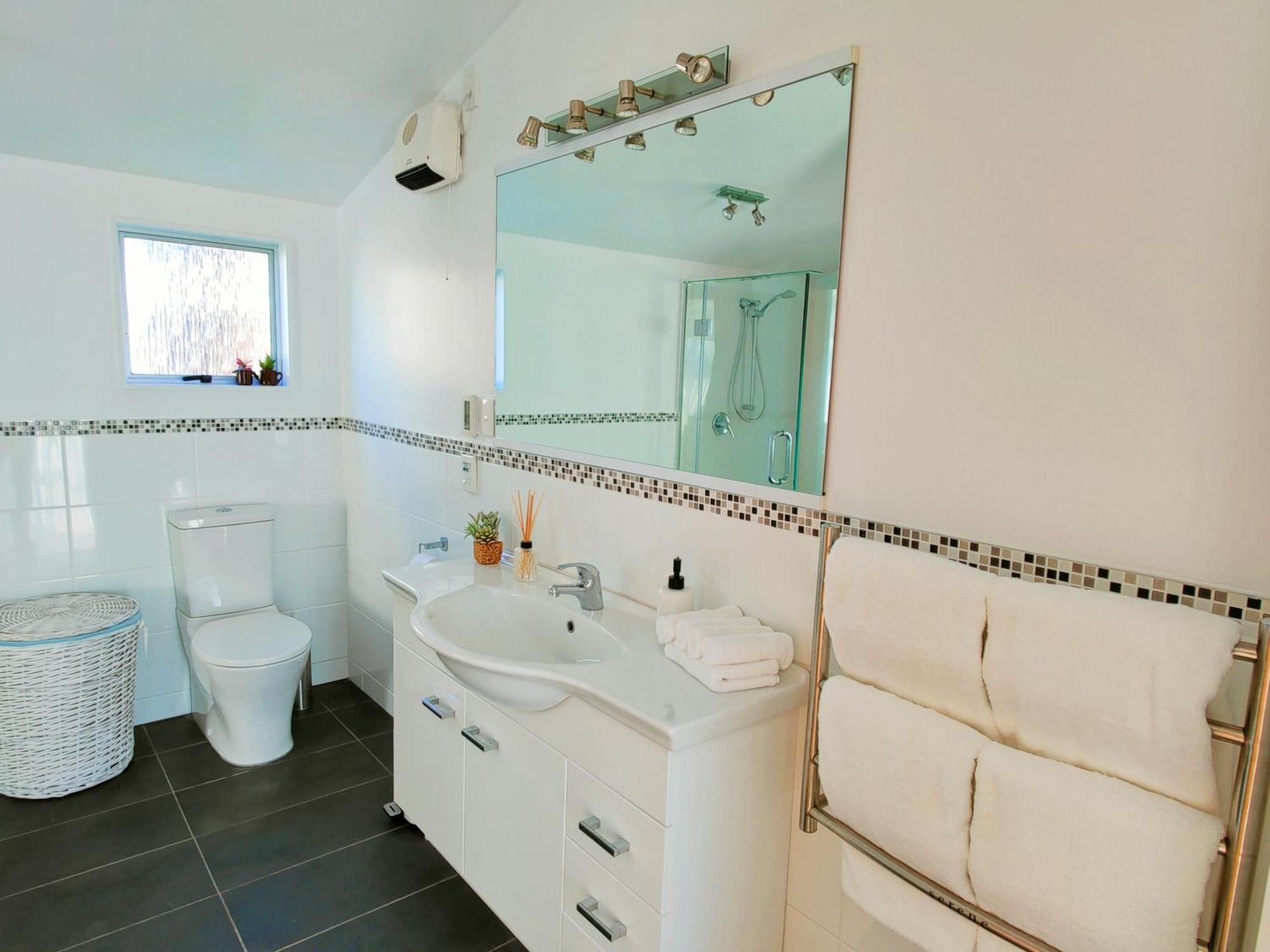 Delight In Birch-Lake View Holiday Home Taupo Exterior photo